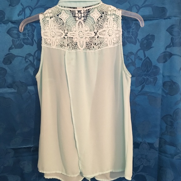 Mint Green Boutique Button-Up Shirt - Picture 2 of 2